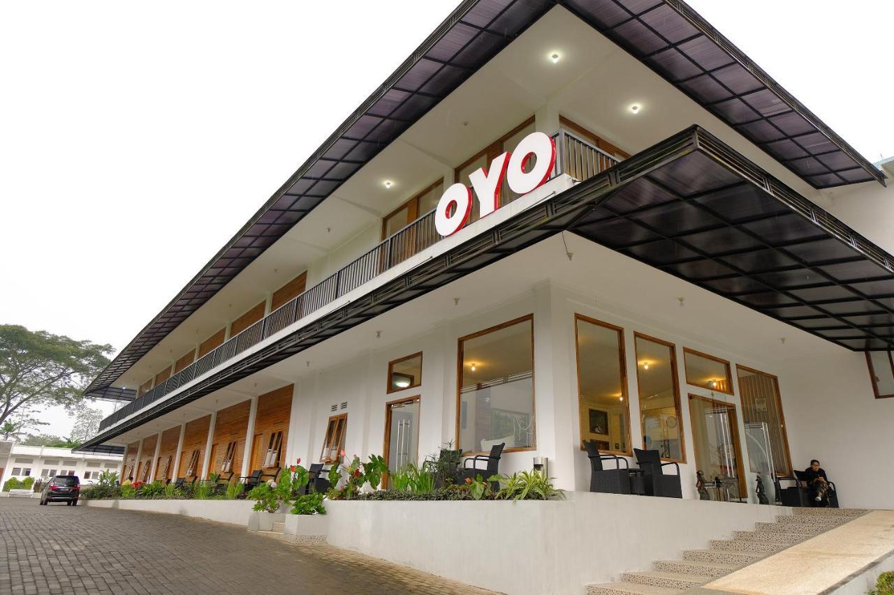 Oyo 446 Hotel Kawi Surapatha Malang Esterno foto
