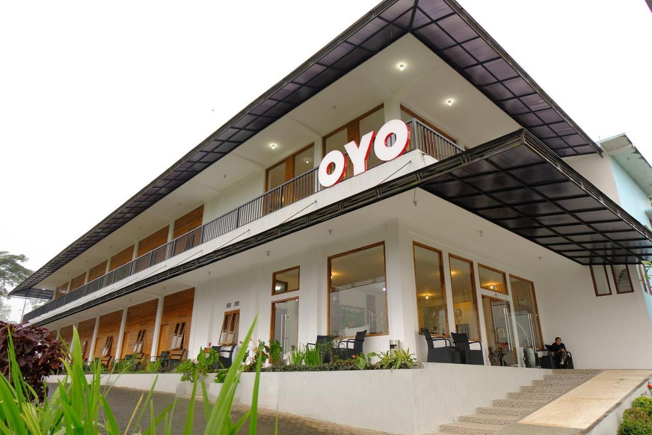 Oyo 446 Hotel Kawi Surapatha Malang Esterno foto