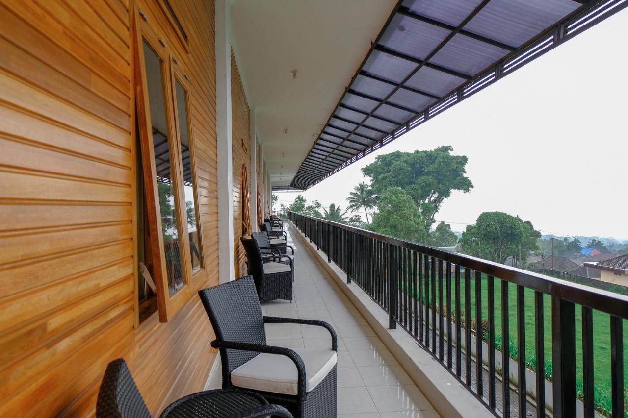 Oyo 446 Hotel Kawi Surapatha Malang Esterno foto