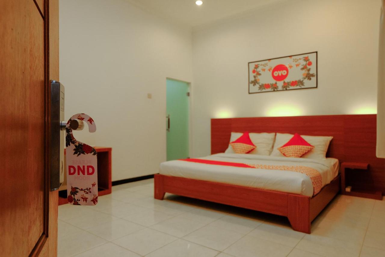 Oyo 446 Hotel Kawi Surapatha Malang Esterno foto