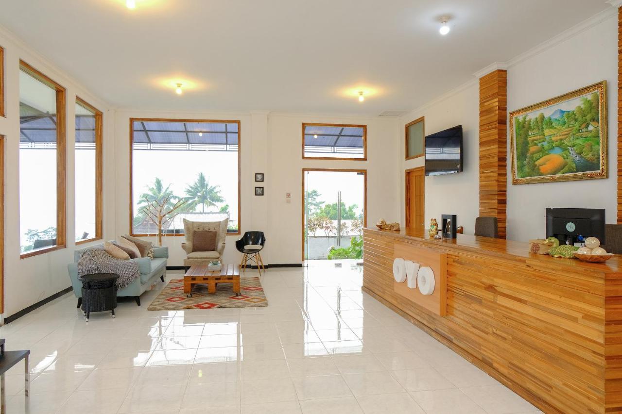 Oyo 446 Hotel Kawi Surapatha Malang Esterno foto