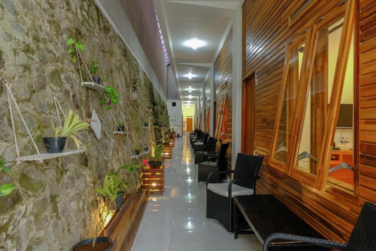 Oyo 446 Hotel Kawi Surapatha Malang Esterno foto