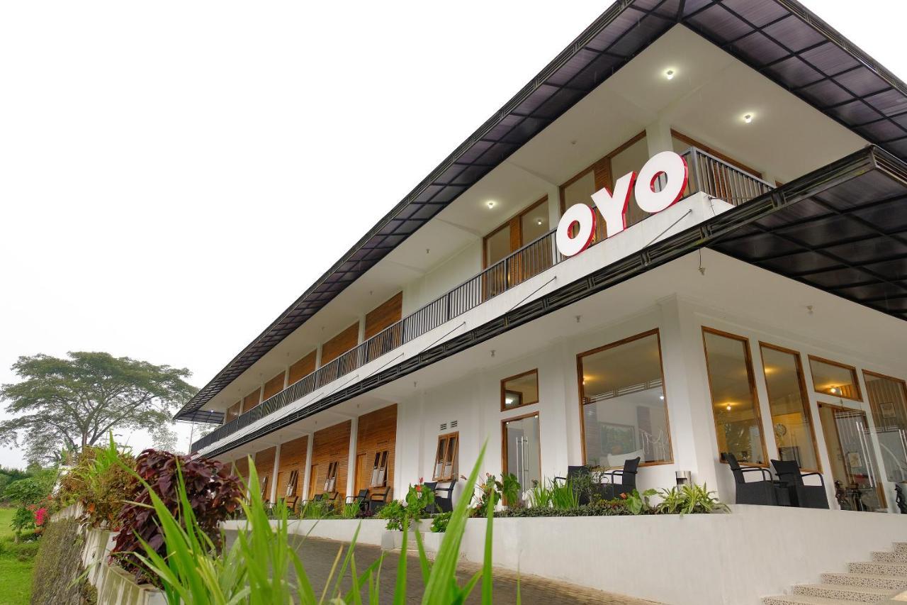 Oyo 446 Hotel Kawi Surapatha Malang Esterno foto