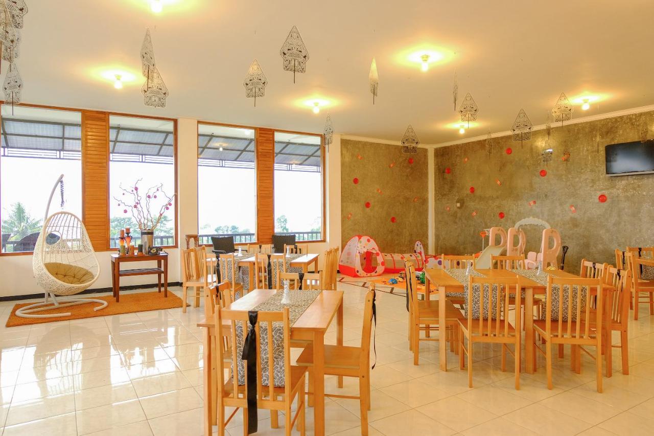 Oyo 446 Hotel Kawi Surapatha Malang Esterno foto