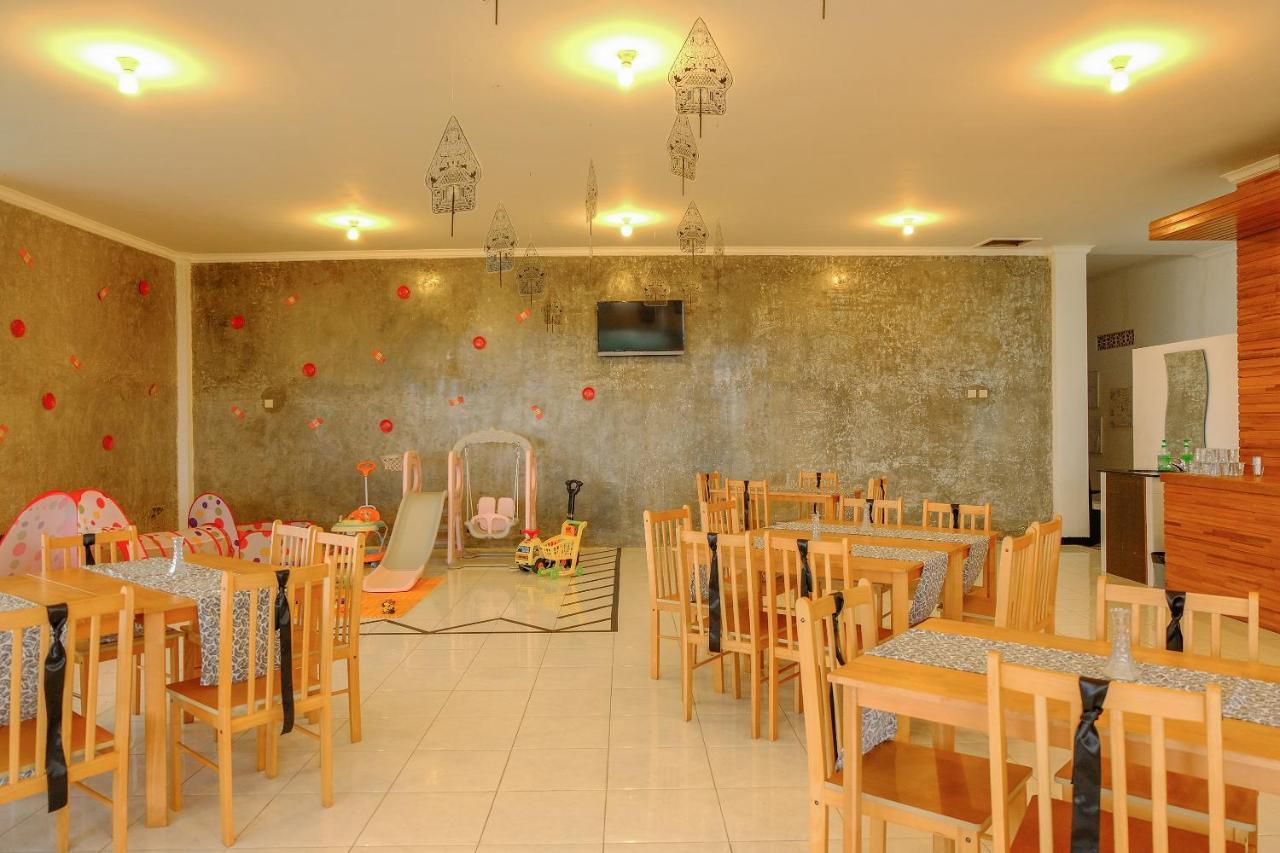 Oyo 446 Hotel Kawi Surapatha Malang Esterno foto