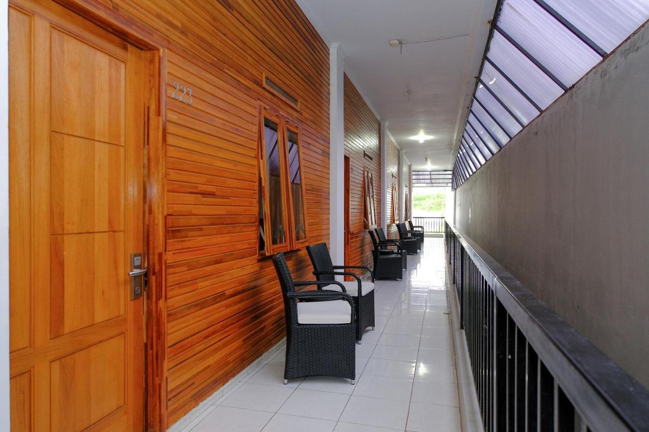 Oyo 446 Hotel Kawi Surapatha Malang Esterno foto