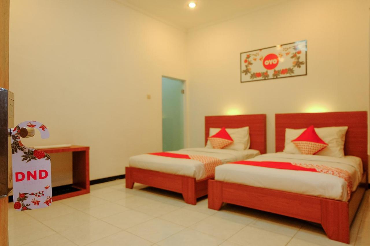 Oyo 446 Hotel Kawi Surapatha Malang Esterno foto