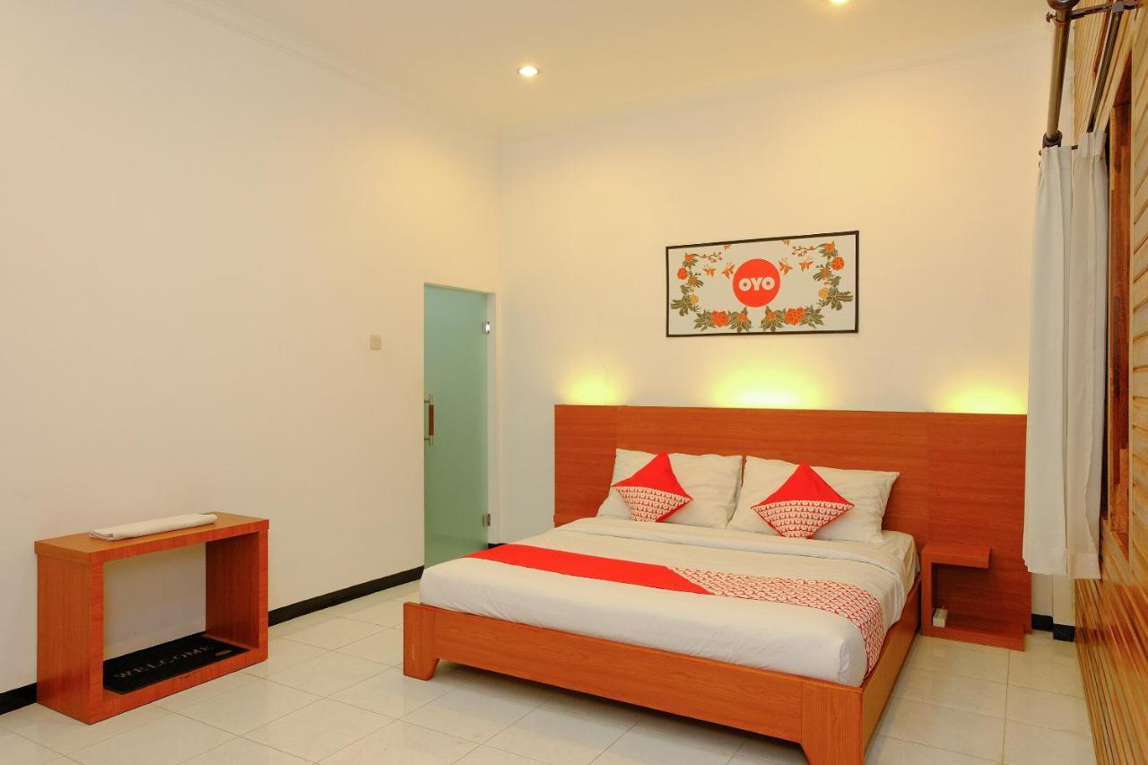 Oyo 446 Hotel Kawi Surapatha Malang Esterno foto