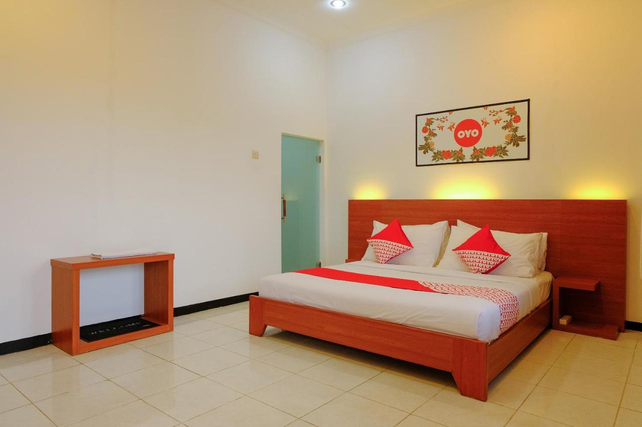 Oyo 446 Hotel Kawi Surapatha Malang Esterno foto
