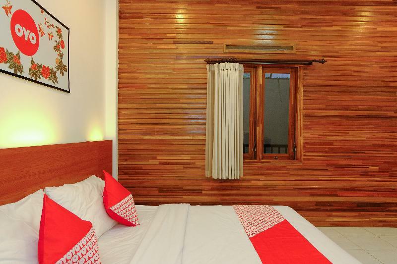 Oyo 446 Hotel Kawi Surapatha Malang Esterno foto
