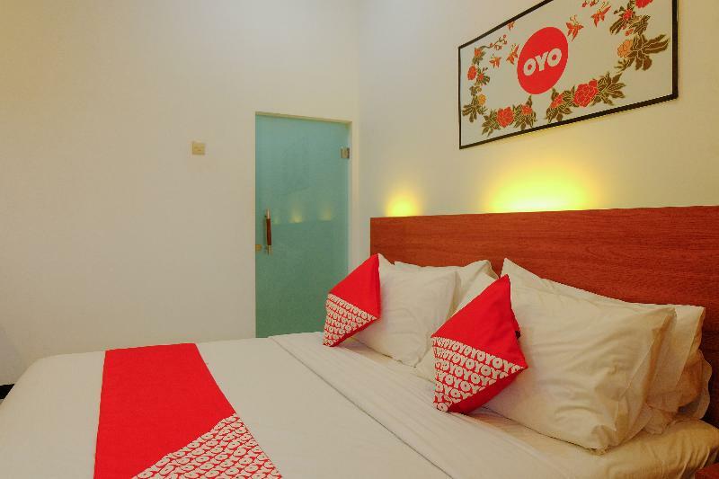 Oyo 446 Hotel Kawi Surapatha Malang Esterno foto